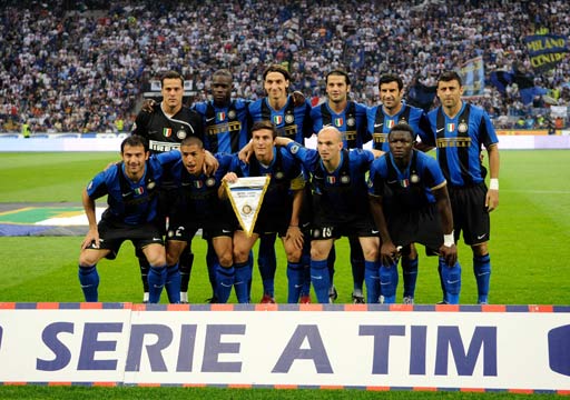 皇马本赛季西甲比赛已出现12张红牌，比其他球队至少多4张（皇马本季西甲已吃到12张红牌，较其他队至少多4张）