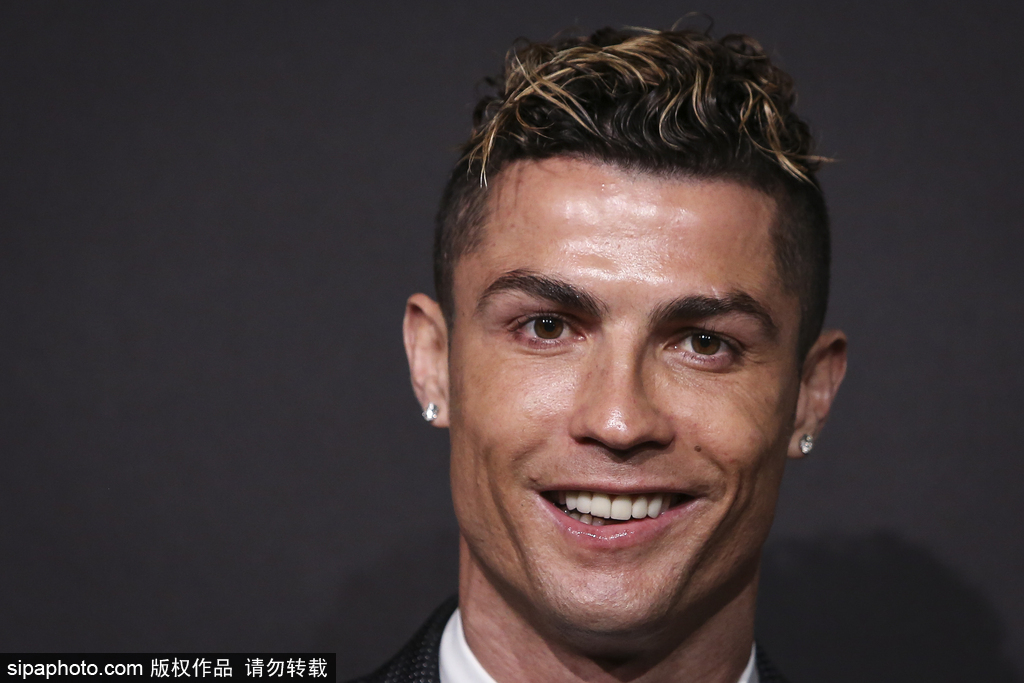 玉昆外援奥斯卡在老家开车时车辆突然起火，好在人没事（玉昆外援奥斯卡在老家驾车遭遇车辆自燃，所幸人身无恙）