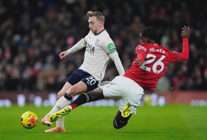 武磊：夺冠须要感谢球迷们，三连冠是对他们最好的回报（武磊：三连冠离不开球迷支持，这份荣誉是给他们的最佳回馈）