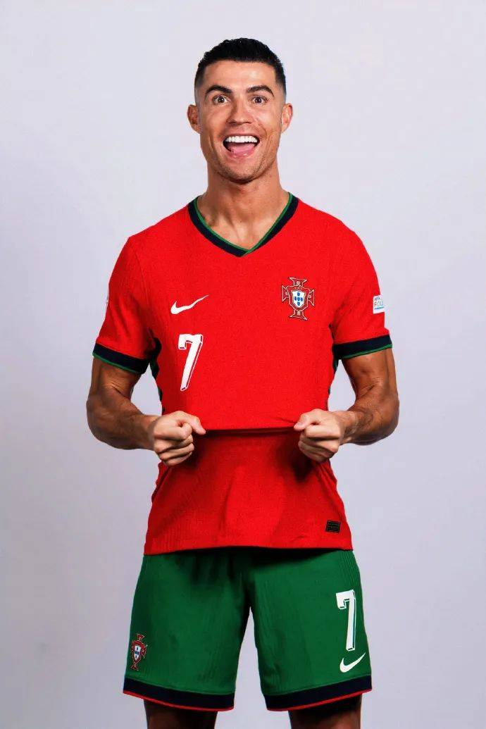 库珀回忆与梅西交手：我让全队封他的左脚，他用右脚进了两个（库珀谈与梅西对阵：全队封左脚，结果他右脚梅开二度）