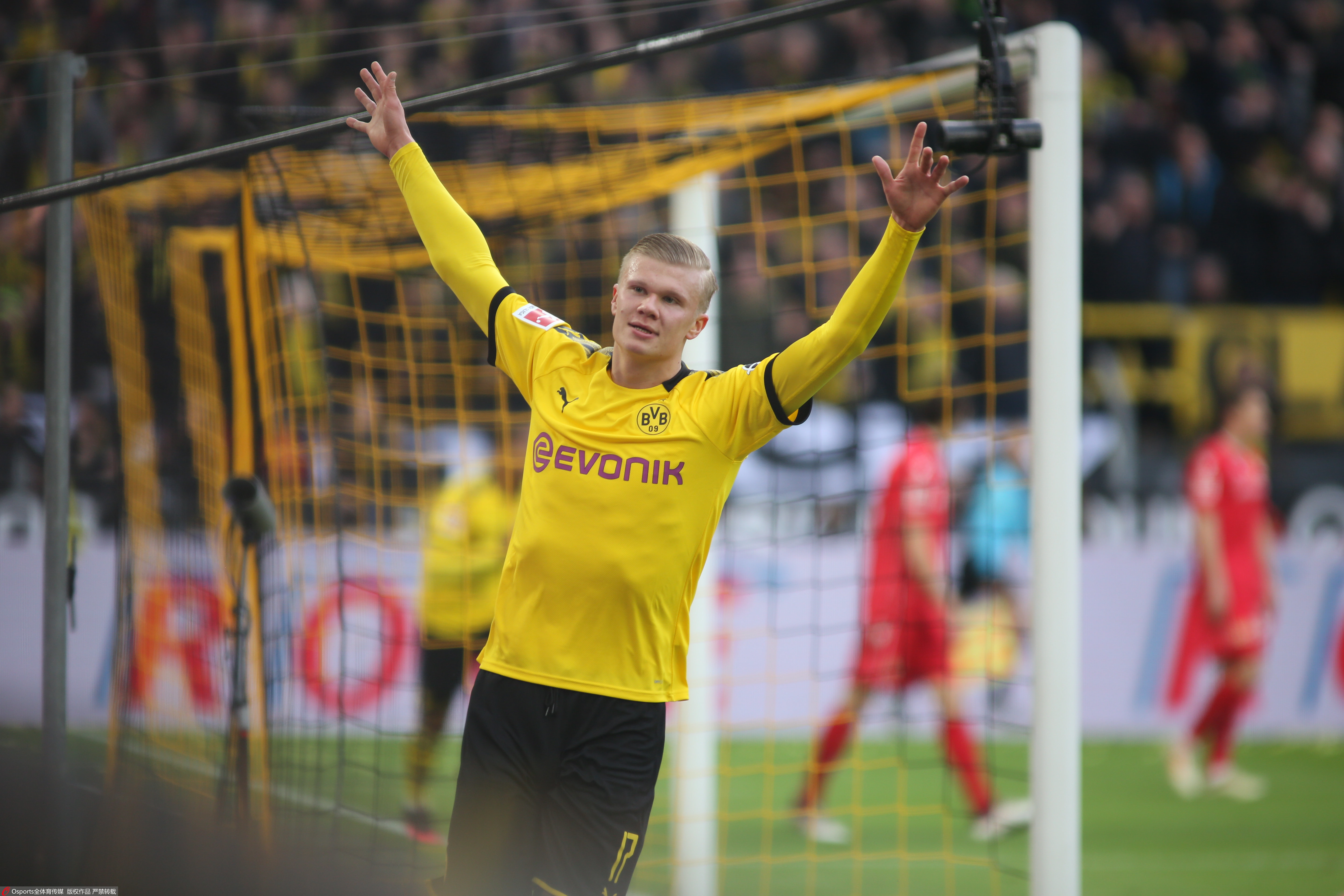 泰晤士报：竞标欧冠失败后，网飞考虑争夺部分英超转播权（泰晤士报：欧冠竞标受挫，奈飞转而谋求部分英超转播权）