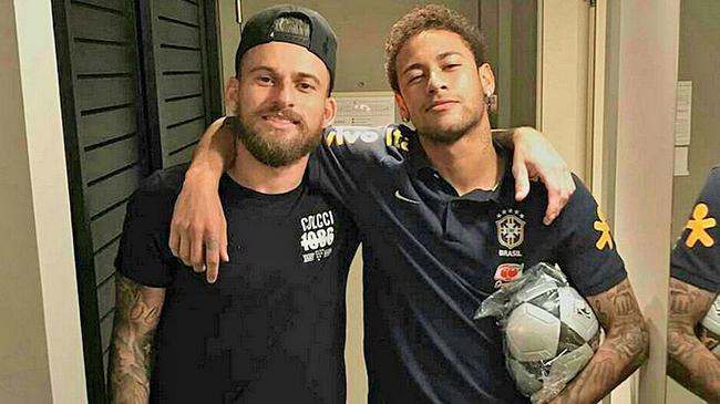 每体：阿劳霍大概率将在周中欧冠继续首发，加西亚代替孔德（每体：周中欧冠阿劳霍有望继续首发，加西亚顶替孔德出战）