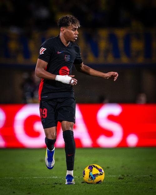 半场战报：美因茨0-0圣保利（半场速递：美因茨与圣保利互交白卷）