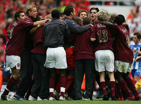 摸吉祥物女演员胸部，前塞尔塔队长马略被判赔偿1000欧