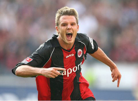 杰伦·约翰逊成为08年詹姆斯以来连续两场砍三双最年轻的前锋（自2008年詹姆斯以来，杰伦-约翰逊成为连续两场拿下三双的最年轻前锋）