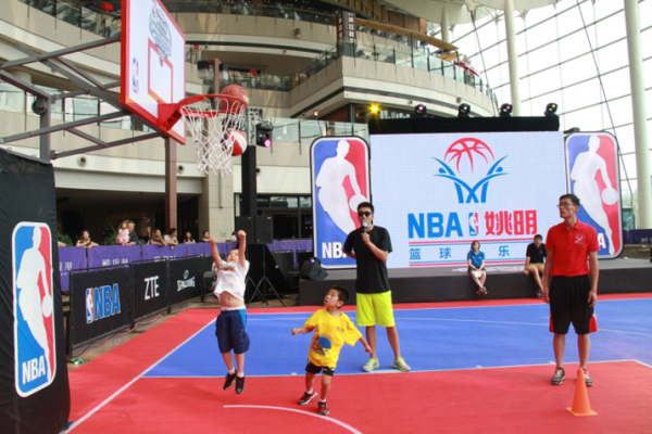 马刺队记：文班亚马＆卡斯尔后续与球队会合，但无法保证出战（马刺记者：文班亚马、卡斯尔稍后归队，能否出战未定）