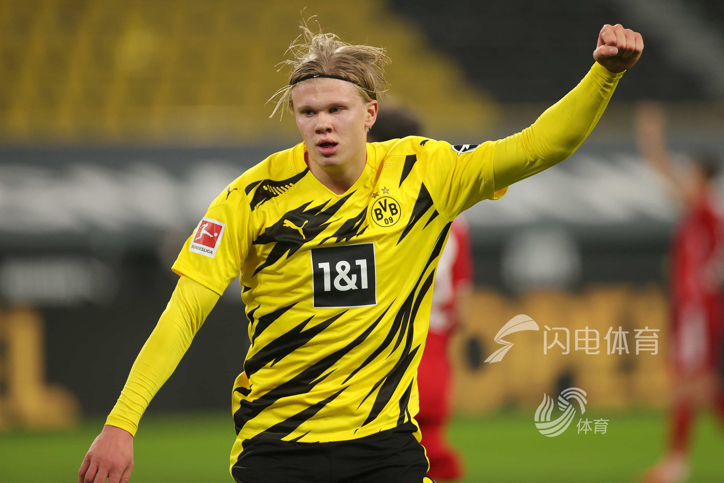 11球5助惊艳一赛季！王钰栋获2025年中超最佳青年球员（凭借11球5助的高光数据，王钰栋荣膺2025中超最佳青年球员）