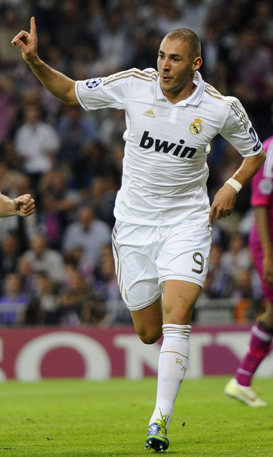 还没踢过意甲，跟队记者：维拉蒂被中间人推荐给尤文（尚无意甲经历，随队记者：中间人已将维拉蒂推荐至尤文）