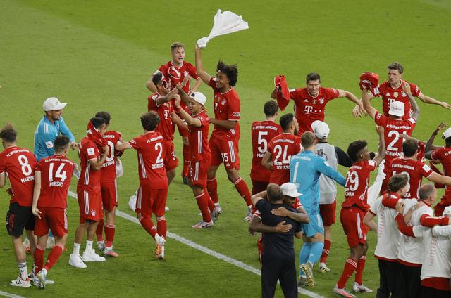 FIFA发布的世界杯赛程以美东时间计算，比北京时间慢12小时（FIFA世界杯赛程采用美东时间，较北京时间晚12小时）