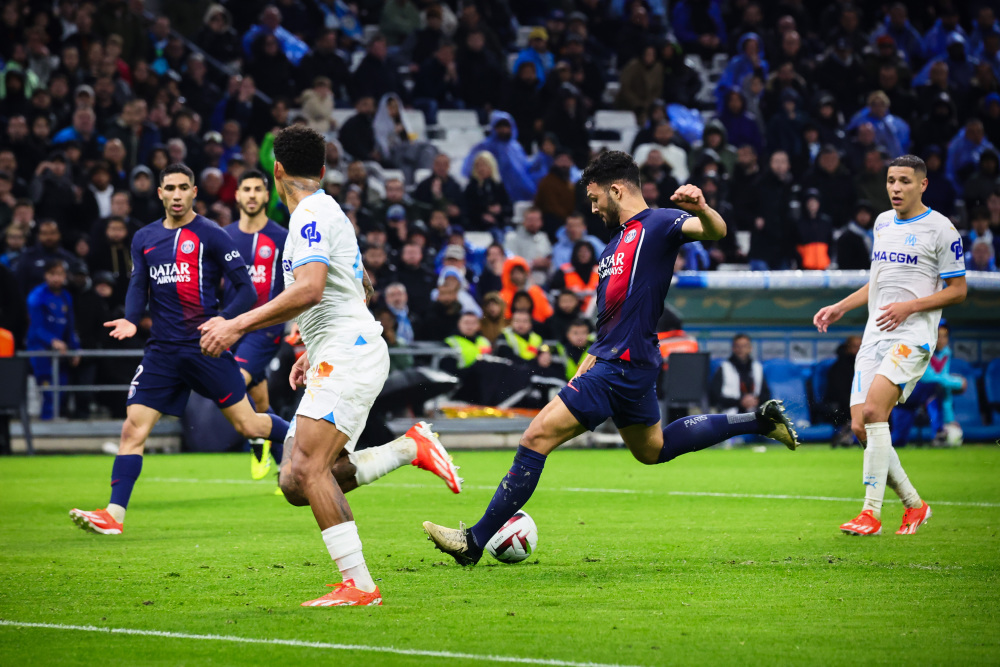 球衣颜色相近？当值主裁把维罗纳与乌迪内斯搞混了（球衣撞色惹祸？当值主裁把维罗纳误认成乌迪内斯）